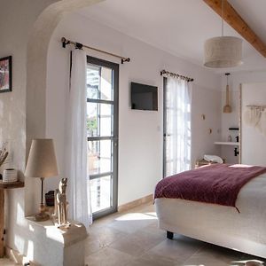Chambre Lit Queen-Size avec Accès aux Personnes Handicapées